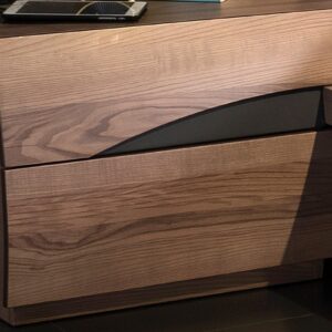 Σάρα Ελιά – Κομοδίνο  Σάρα Ελιά – Κομοδίνο